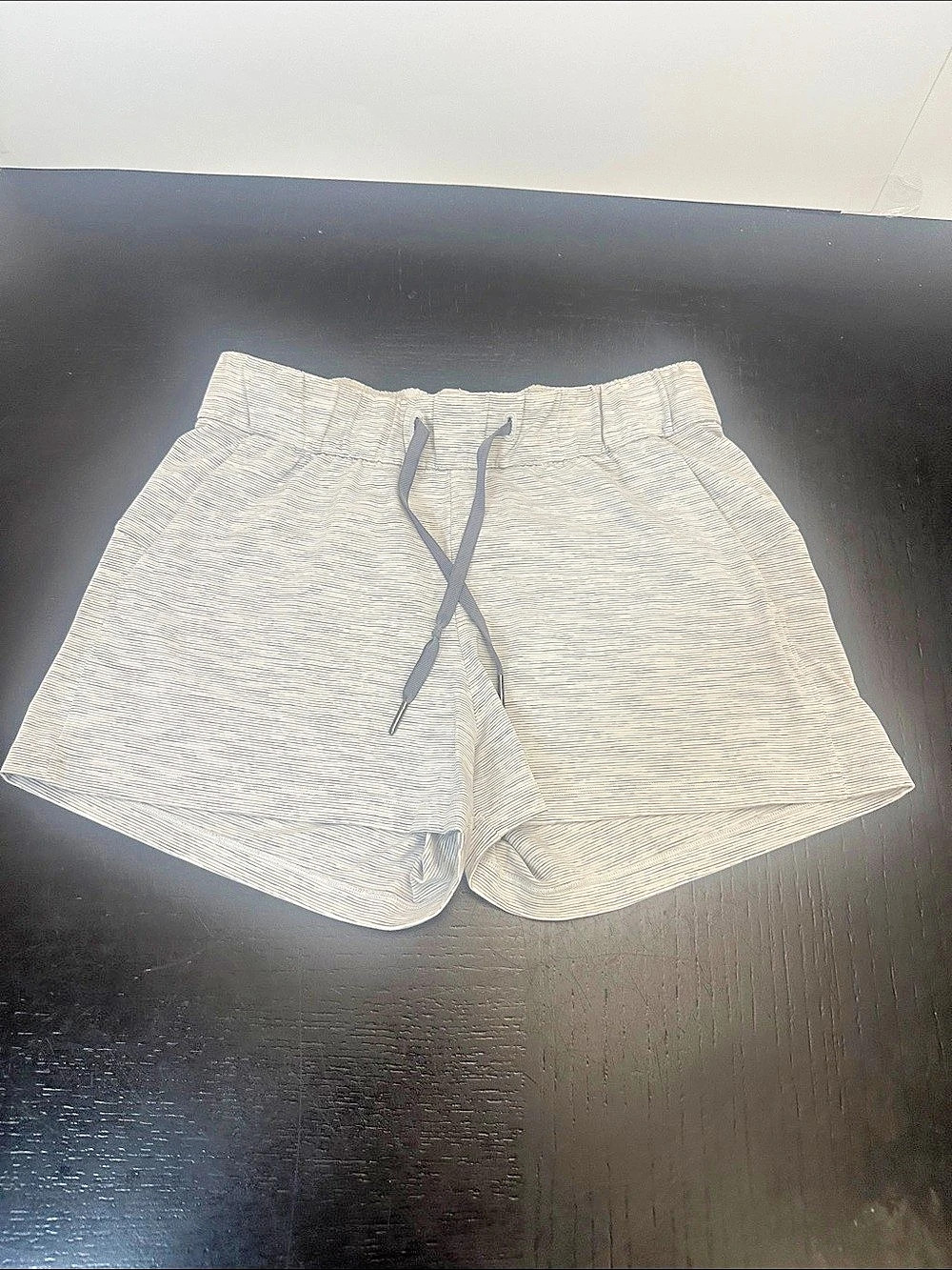 lululemon On The Fly Short *2.5" Athletic Shorts Gray & White